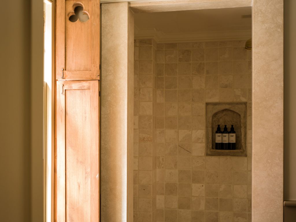 ‘s, Deluxe Double Shower