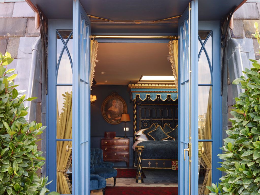 ‘s, Earl of Bolingbroke bed from terrace